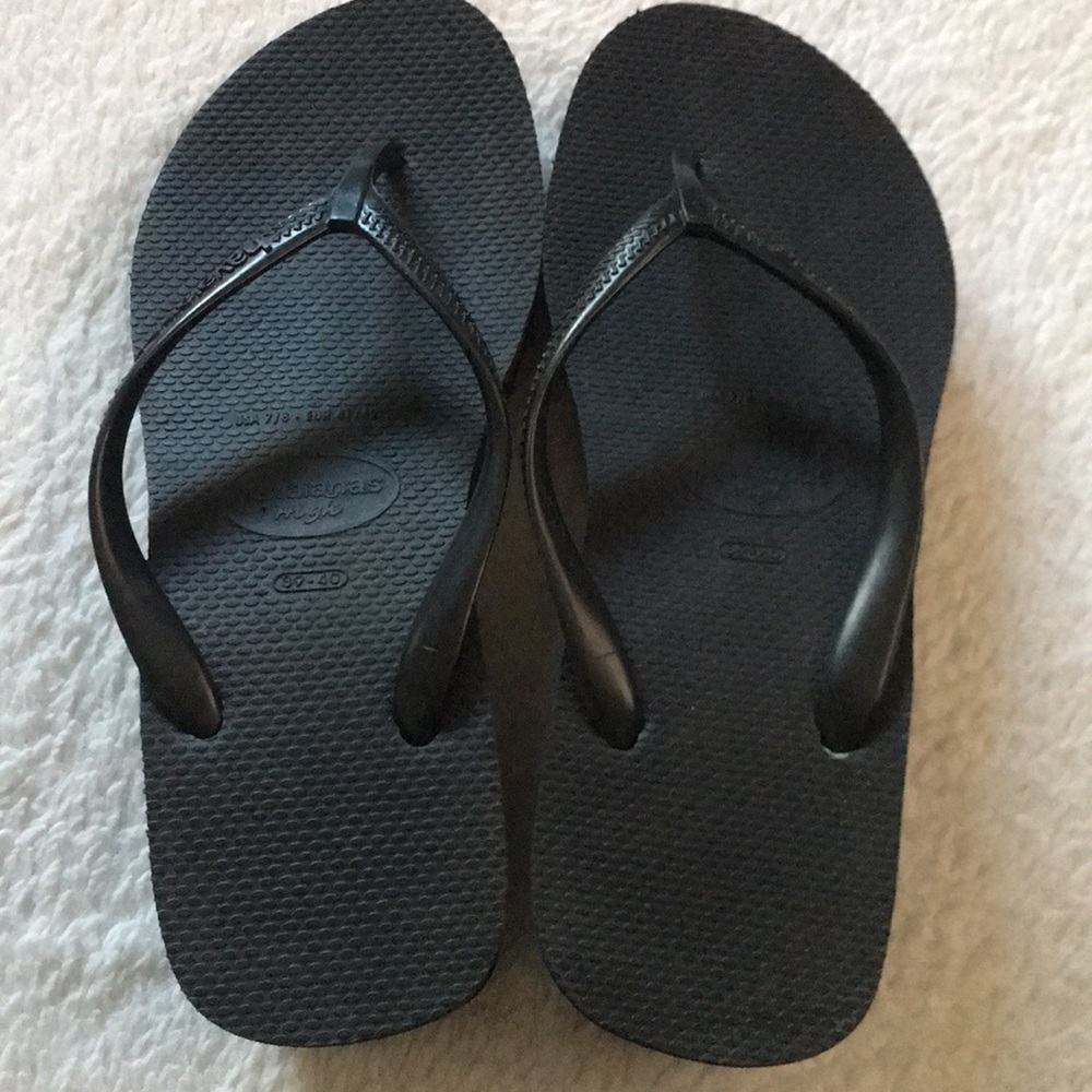 Havaiana’s High black, classy wedge flip flop
